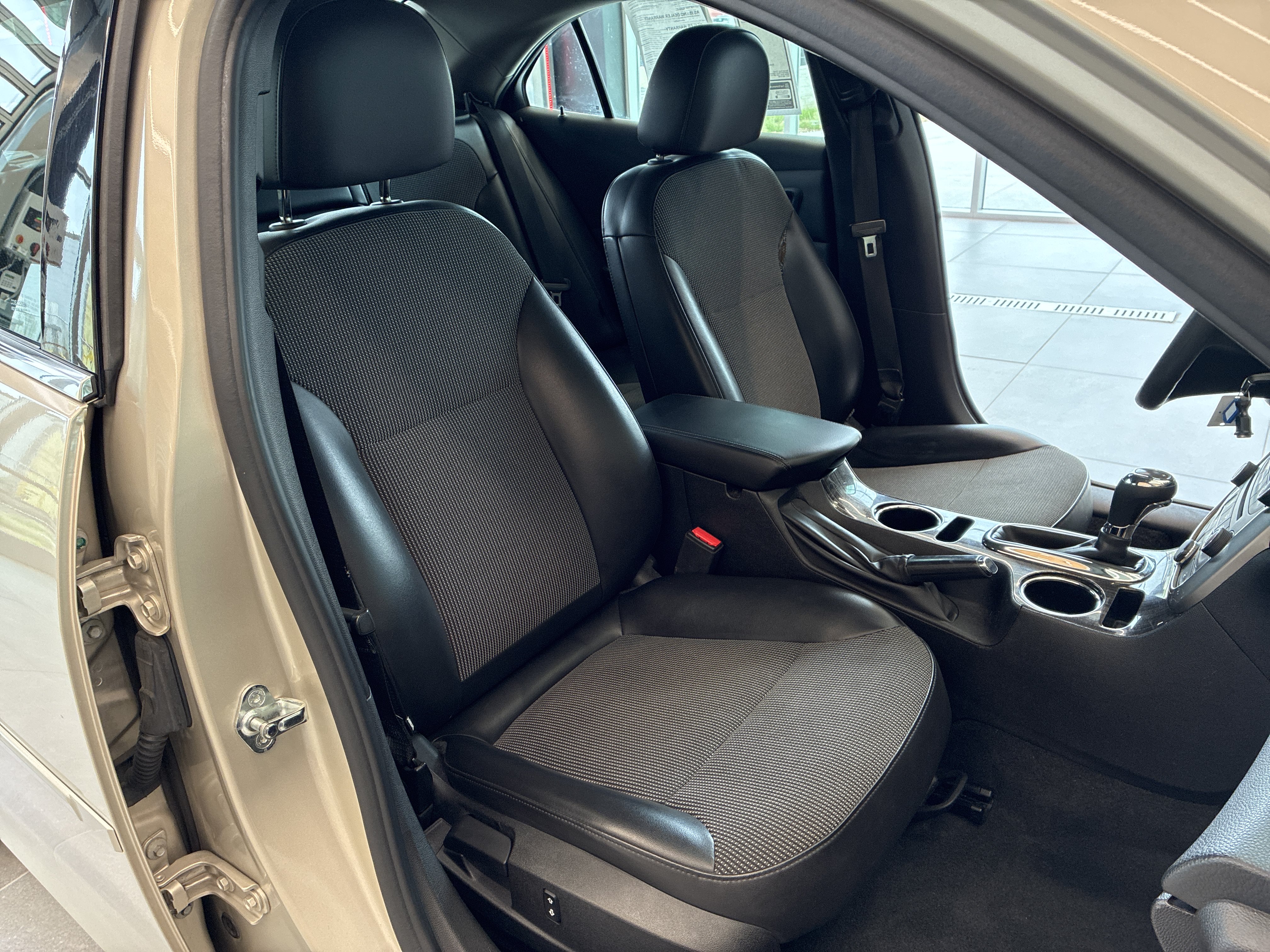Used 2015 Chevrolet Malibu LT w/ Power Convenience Package FWD image 15