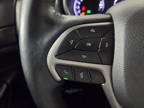 Used 2019 Jeep Grand Cherokee Altitude RWD image 19