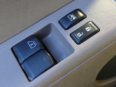 Used 2016 Nissan Frontier SV image 27