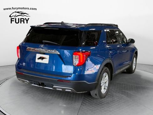 Used 2022 Ford Explorer XLT AWD/4WD image 3