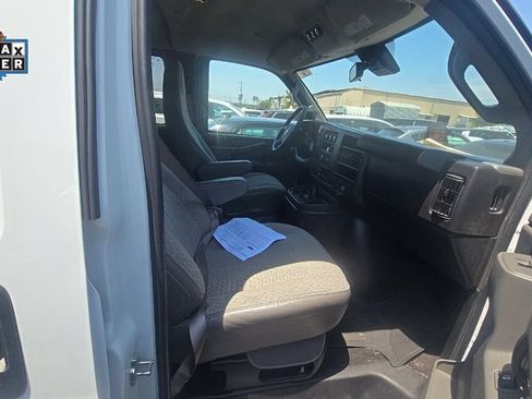 Used 2025 Chevrolet Express 3500 LT w/ LT Preferred Equipment Group RWD image 10