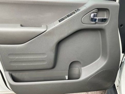 Used 2019 Nissan Frontier SV image 15