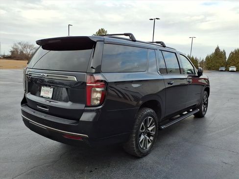 Used 2022 Chevrolet Suburban Z71 w/ Luxury Package image 3