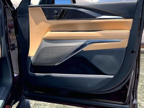 Certified 2025 Cadillac Escalade IQ Luxury 2 AWD/4WD image 29