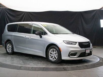Used 2024 Chrysler Pacifica Touring-L