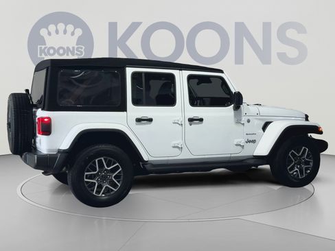 Used 2024 Jeep Wrangler Unlimited Sahara w/ Technology Group AWD/4WD image 11