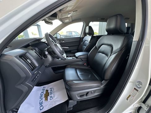 Used 2023 Nissan Pathfinder SL AWD/4WD image 19