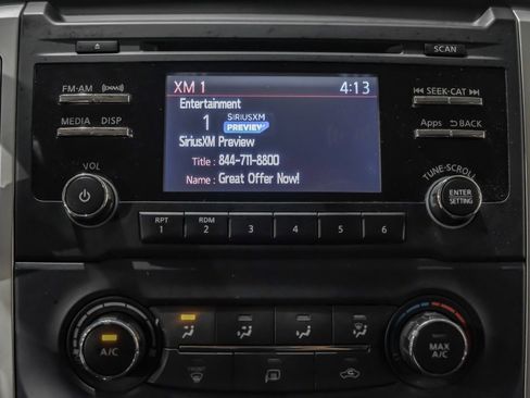 Used 2017 Nissan Titan SV image 27