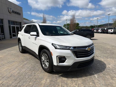 Used 2023 Chevrolet Traverse LT AWD/4WD image 2