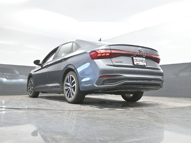 Used 2025 Volkswagen Jetta SE FWD image 47