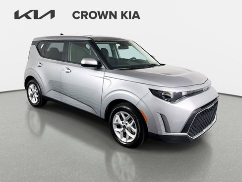 Certified 2025 Kia Soul LX w/ LX Technology Package FWD image 3