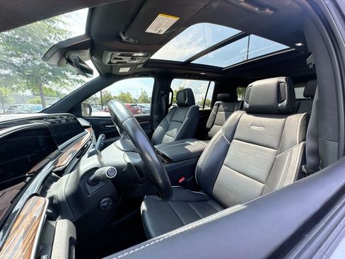Used 2022 Cadillac Escalade ESV Premium Luxury AWD/4WD image 10