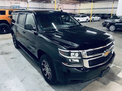 Used 2018 Chevrolet Suburban LT AWD/4WD image 11