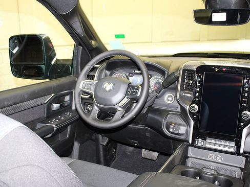 New 2026 RAM 2500 Big Horn AWD/4WD image 13