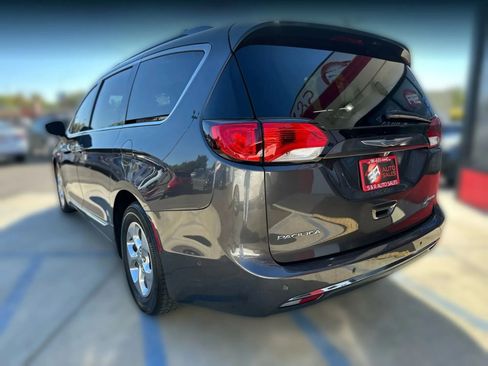 Used 2018 Chrysler Pacifica Limited w/ Advanced Safetytec Group image 4