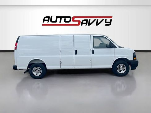 Used 2025 Chevrolet Express 2500 Extended w/ Enhanced Convenience Package RWD image 8