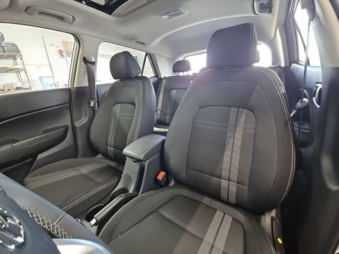 Used 2026 Hyundai Venue SEL FWD image 23