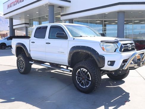 Used 2014 Toyota Tacoma 4x4 Double Cab w/ SR5 Package image 8