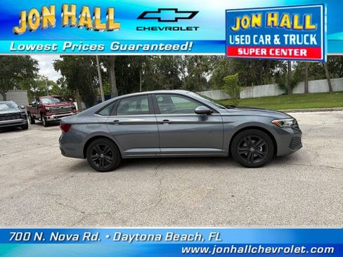 Used 2022 Volkswagen Jetta SE FWD image 16