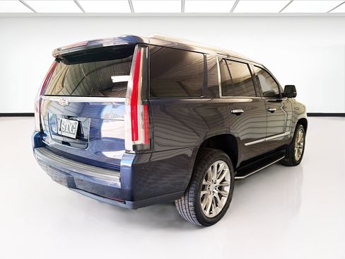 Used 2018 Cadillac Escalade Luxury AWD/4WD image 4