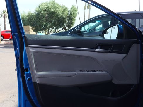 Used 2017 Hyundai Elantra SE image 36