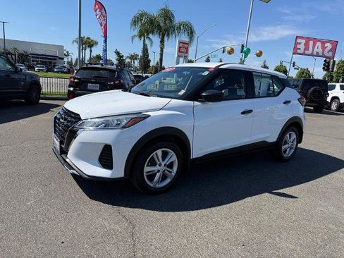 Certified 2025 Nissan Kicks Play S FWD image 3