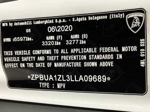 Used 2020 Lamborghini Urus Base image 30