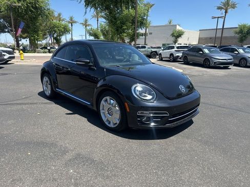 Used 2018 Volkswagen Beetle 2.0T SE w/ SE Premium Package FWD image 3
