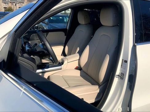 Used 2025 Mercedes-Benz GLA 250 4MATIC image 6