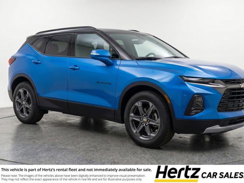 Used 2025 Chevrolet Blazer LT FWD image 1
