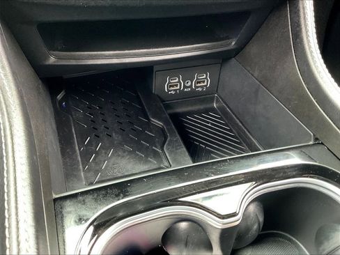 Used 2025 Chrysler Pacifica Limited FWD image 33