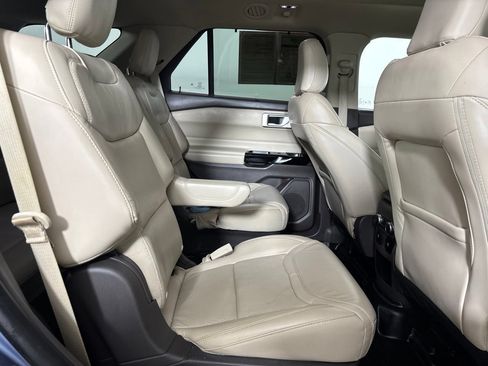 Used 2021 Ford Explorer Platinum w/ Equipment Group 601A AWD/4WD image 32