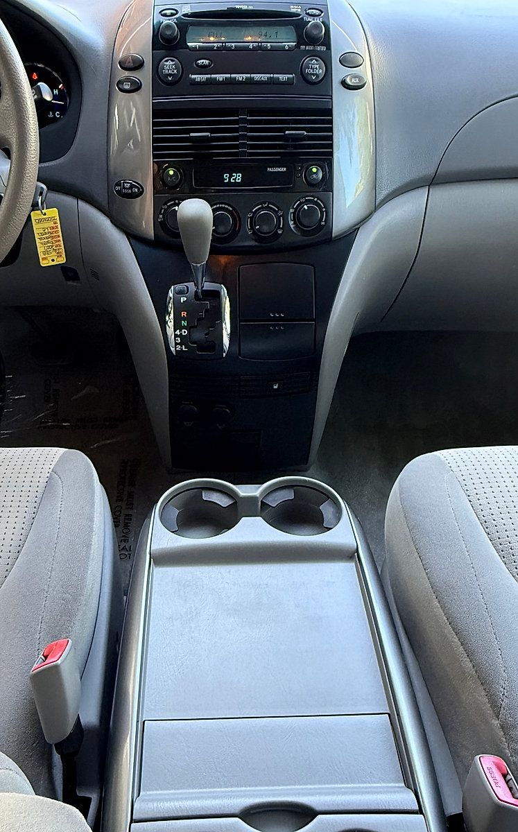 Used 2007 Toyota Sienna LE w/ LE Pkg 3 FWD image 14