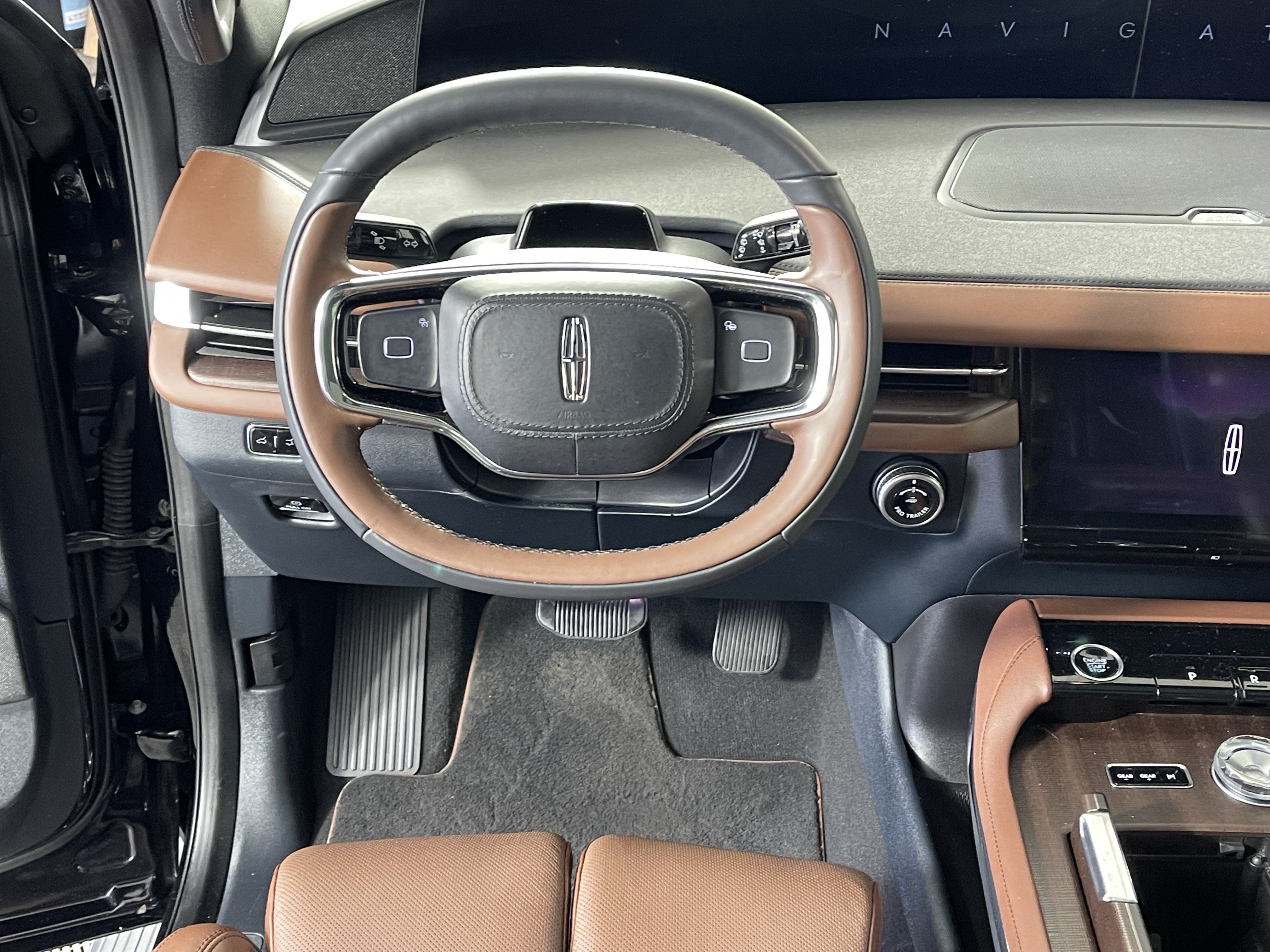 Used 2025 Lincoln Navigator Reserve AWD/4WD image 13