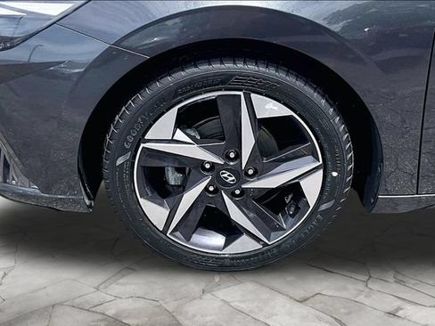 Used 2021 Hyundai Elantra SEL w/ Convenience + Premium Package FWD image 8