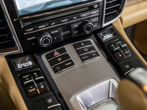 Used 2012 Porsche Panamera 4S image 31