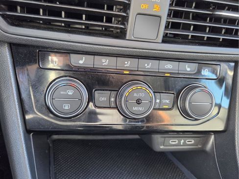 Used 2024 Volkswagen Jetta SE FWD image 24