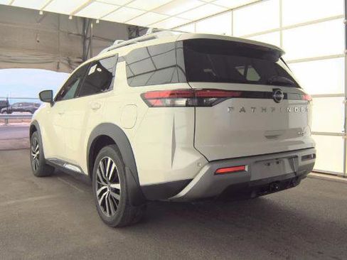 Used 2023 Nissan Pathfinder Platinum FWD image 5