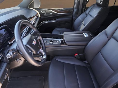 Certified 2024 Cadillac Escalade Luxury image 10