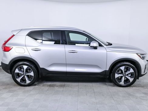 Certified 2025 Volvo XC40 B5 Plus image 28