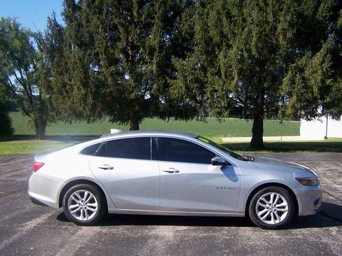 Used 2016 Chevrolet Malibu LT image 1
