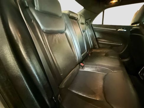 Used 2011 Chrysler 300 Limited RWD image 25