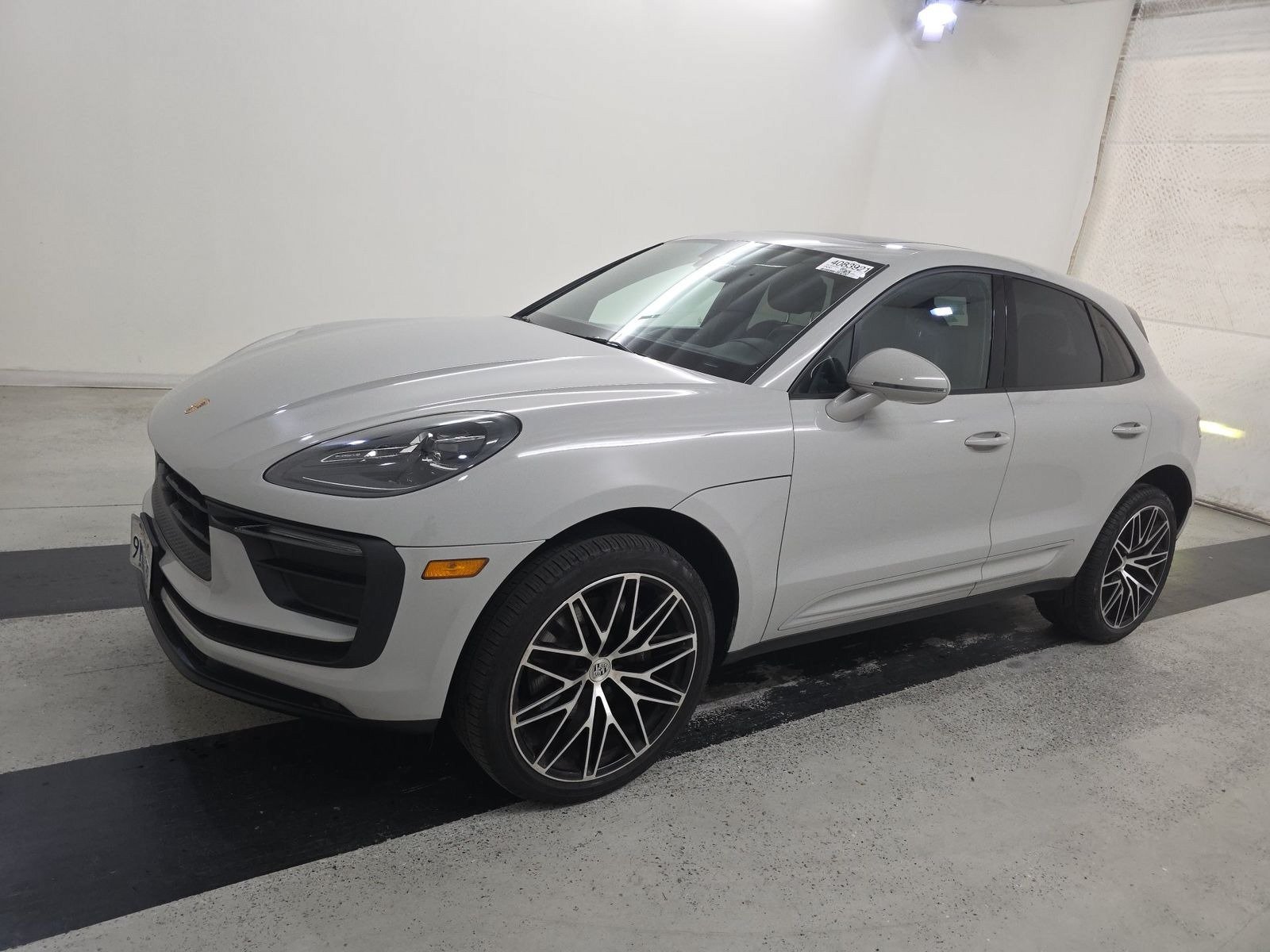 Used 2024 Porsche Macan AWD/4WD image 1