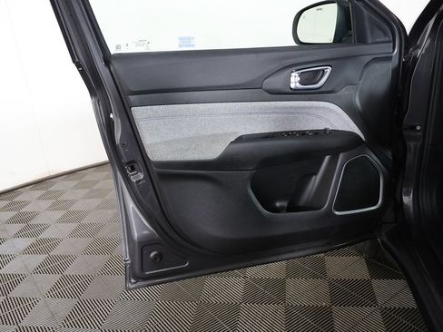 Used 2024 Jeep Compass Latitude AWD/4WD image 18