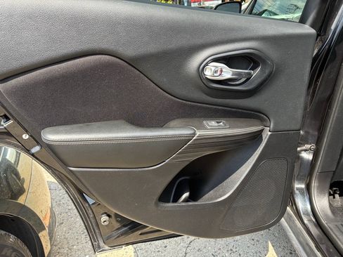 Used 2014 Jeep Cherokee Latitude FWD image 14