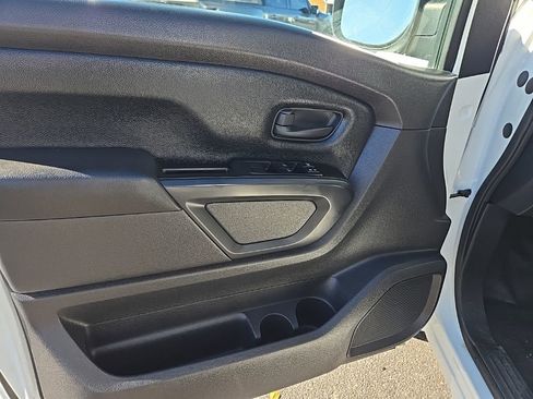 Used 2017 Nissan Titan S image 9