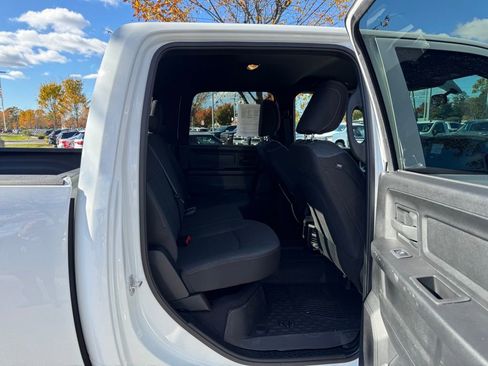 Used 2024 RAM 2500 Tradesman w/ Chrome Appearance Group image 21