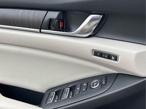 Used 2018 Honda Accord Touring image 31