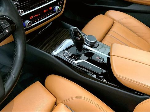 Used 2019 BMW 540i w/ Executive Package RWD image 22