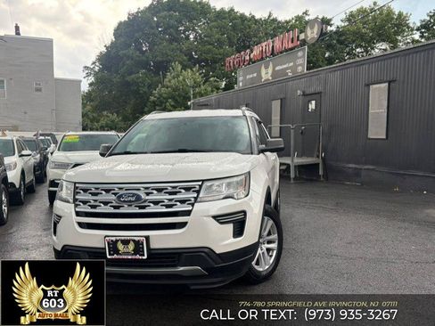 Used 2019 Ford Explorer XLT AWD/4WD image 2